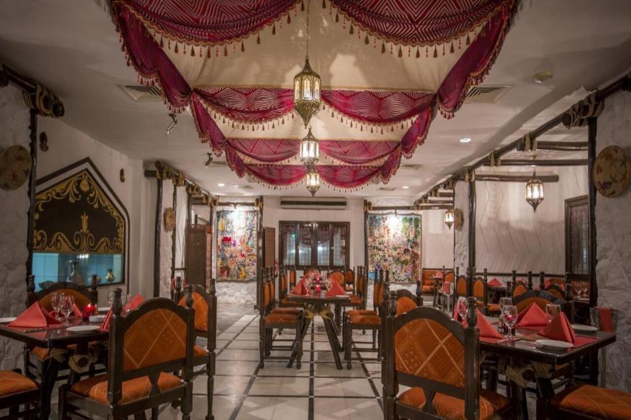 Danat Al Ain Resort Exterior foto The interior of the restaurant