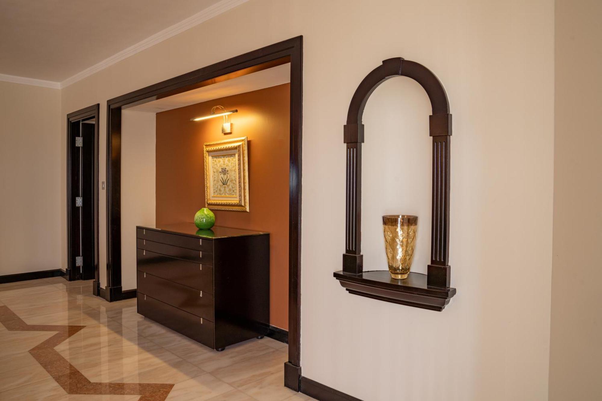 Danat Al Ain Resort Exterior foto A wall niche