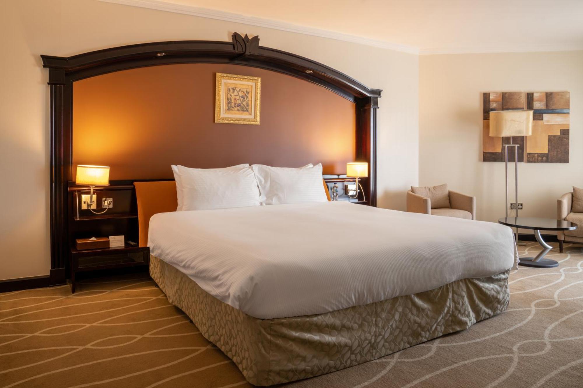 Danat Al Ain Resort Exterior foto A bedroom at the hotel