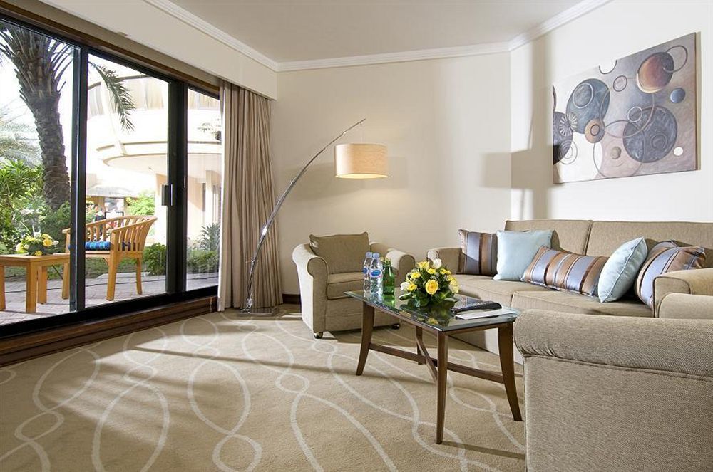 Danat Al Ain Resort Exterior foto A living room at the Four Seasons Hotel, Cairo