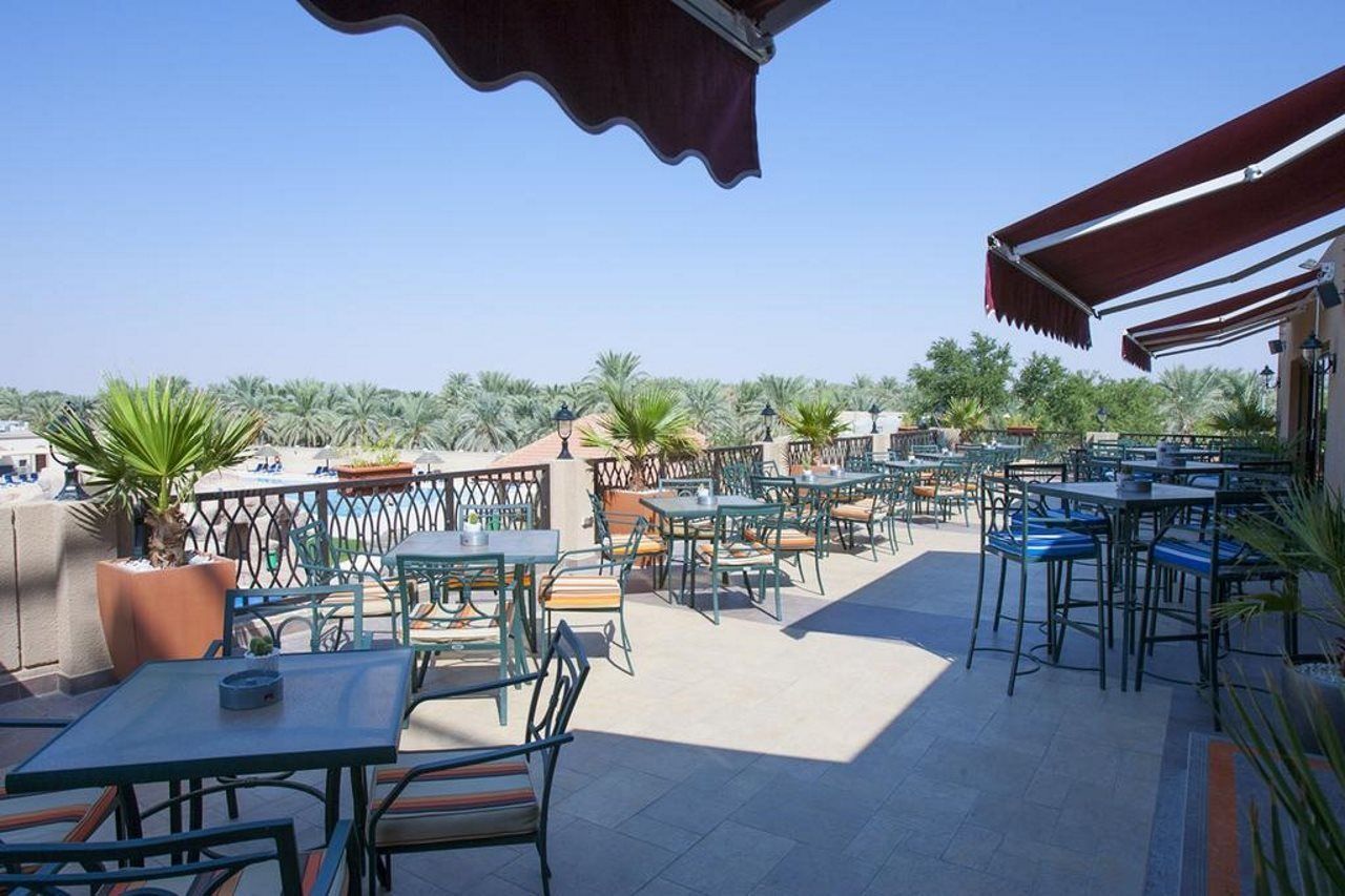Danat Al Ain Resort Exterior foto Rooftop bar in Cairo