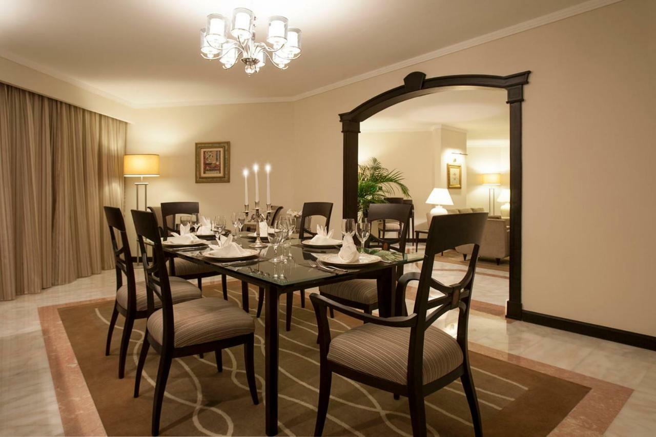 Danat Al Ain Resort Exterior foto A dining room